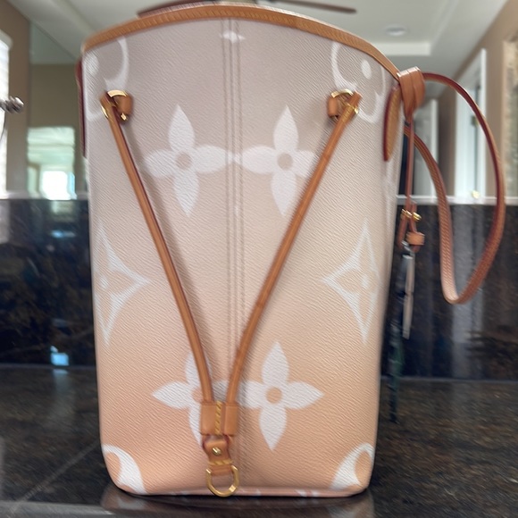 Louis Vuitton By the Pool Neverfull MM Limited Edition Tote in Mist - Picture 3 of 10